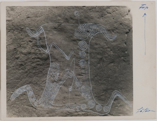 Theo Schoon ‘46 A Recent Discovery of Incised Figure Resembling Maori Tatoo in Duntroon